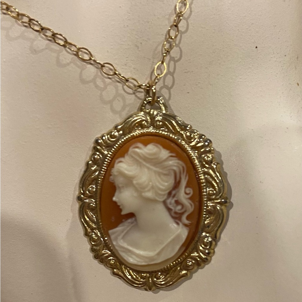 Elegant Gold and White Cameo Pendant Necklace